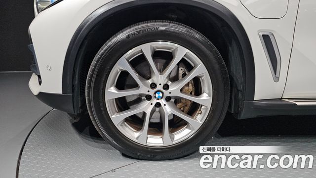 BMW X5 xDrive 45e xLine — пробег 65 851 км — фото 5 из 5