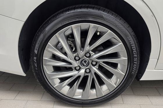 Lexus ES Luxury Plus — пробег 23 635 км — фото 5 из 5