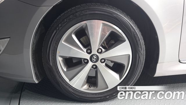 Hyundai Sonata 2.0 Royal — пробег 210 960 км — фото 5 из 5