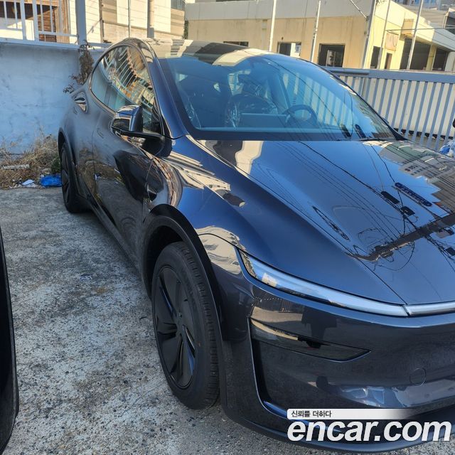 Tesla Model Y Long Range AWD — пробег 13 272 км — фото 1 из 5