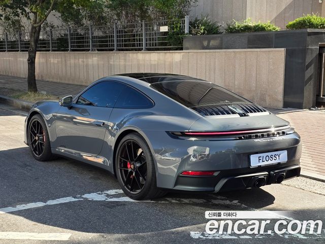 Porsche 911 Carrera 4 GTS — пробег 4 580 км — фото 2 из 5
