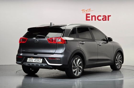 Kia Niro Prestige — пробег 140 070 км — фото 2 из 5