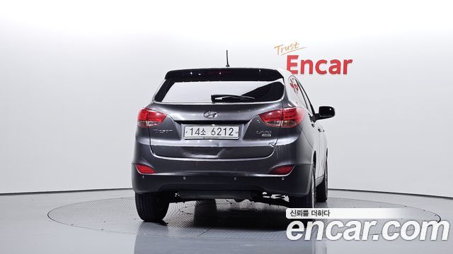 Hyundai Tucson Diesel 2WD X20 Deluxe — пробег 212 953 км — фото 4 из 5