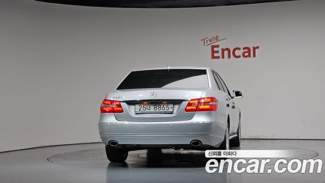 Mercedes-Benz E-Class E300 Elegance — пробег 82 713 км — фото 4 из 5