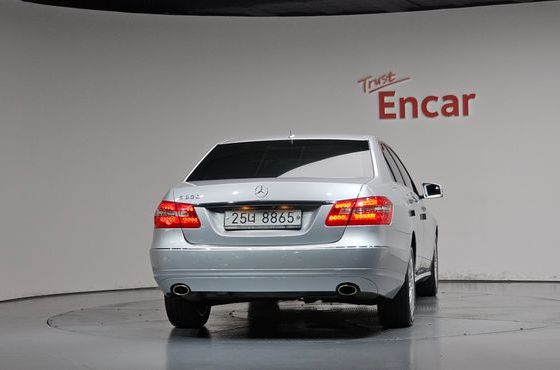 Mercedes-Benz E-Class E300 Elegance — пробег 82 713 км — фото 4 из 5