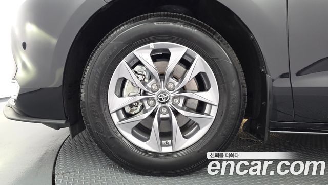 Toyota Sienna 2.5 Hybrid AWD — пробег 21 333 км — фото 5 из 5