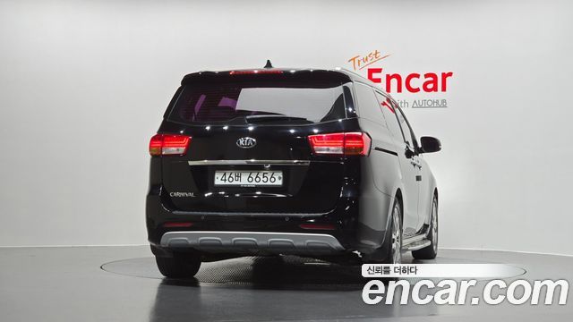 Kia Carnival из Кореи Encar