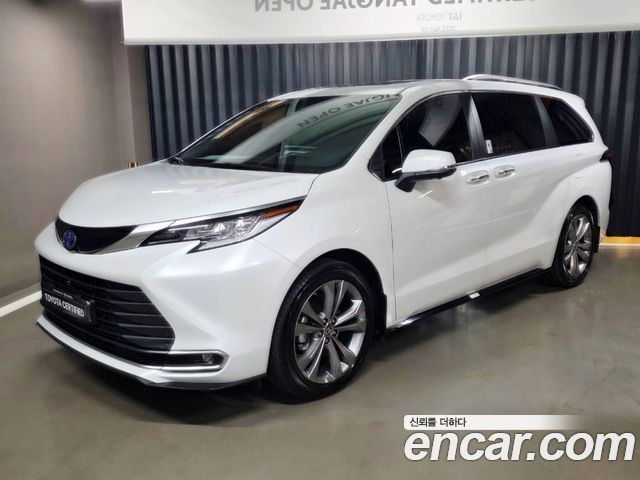 Toyota Sienna 2.5 Hybrid 2WD — пробег 7 854 км — фото 1 из 5