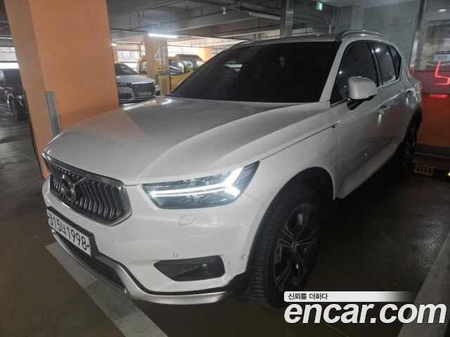 Volvo XC40 T4 Inscription — пробег 32 414 км — фото 2 из 5