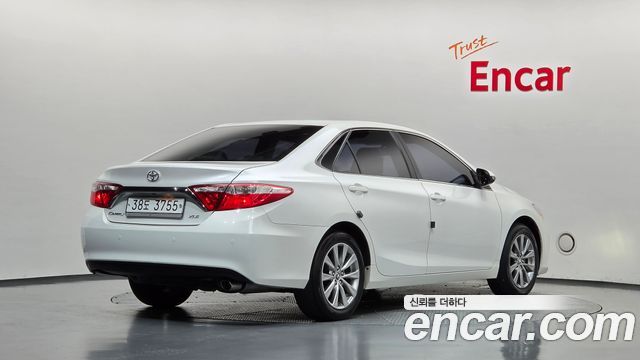 Toyota Camry 2.5 XLE — пробег 129 292 км — фото 2 из 5