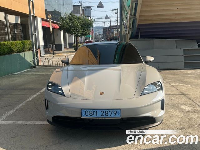 Porsche Taycan 4S — пробег 13 946 км — фото 1 из 5