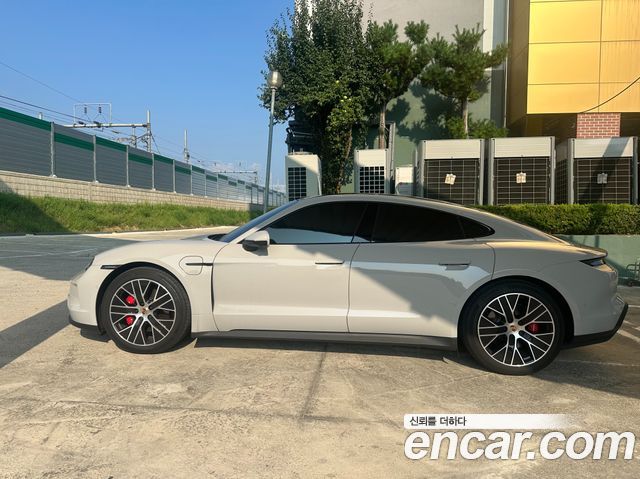 Porsche Taycan 4S — пробег 13 946 км — фото 2 из 5
