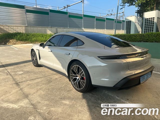 Porsche Taycan 4S — пробег 13 946 км — фото 3 из 5