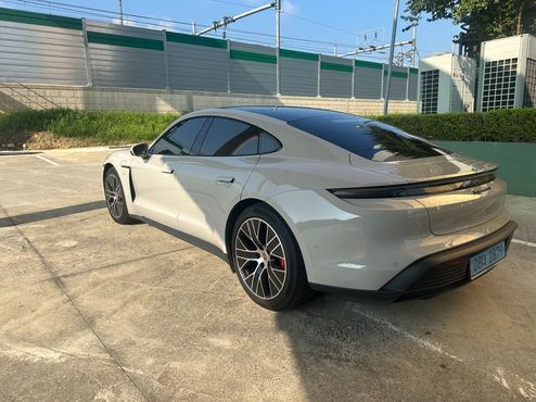 Porsche Taycan 4S — пробег 13 946 км — фото 3 из 5