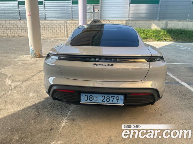 Porsche Taycan 4S — пробег 13 946 км — фото 4 из 5