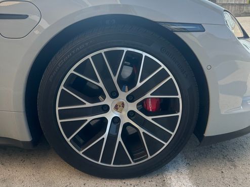 Porsche Taycan 4S — пробег 13 946 км — фото 5 из 5