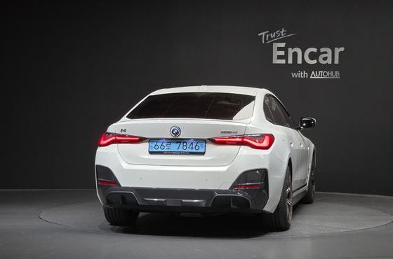 BMW i4 eDrive40 M Sports Pro — пробег 48 520 км — фото 4 из 5