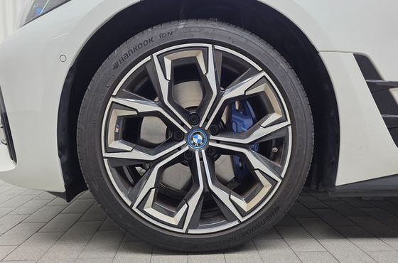 BMW i4 eDrive40 M Sports Pro — пробег 48 520 км — фото 5 из 5