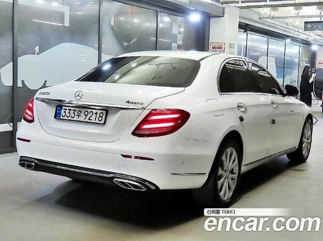 Mercedes-Benz E-Class E220d 4MATIC Exclusive — пробег 141 350 км — фото 4 из 5