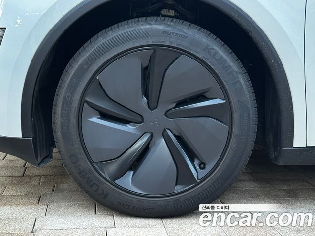 Tesla Model Y Premium RWD — пробег 2 084 км — фото 5 из 5