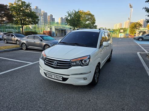 Ssangyong KORANDO 4WD GT 9-seater — пробег 180 000 км — фото 2 из 5