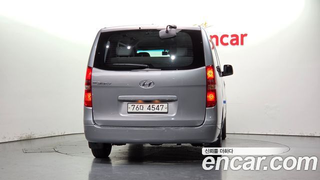 Hyundai Starex 12-Seater Wagon Smart — пробег 128 924 км — фото 4 из 5