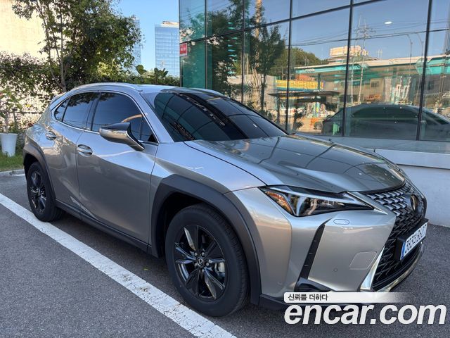 Lexus UX 2.0 2WD — пробег 654 км — фото 2 из 5