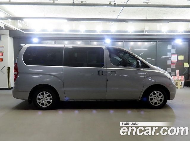 Hyundai Starex 12-Seater Wagon CVX Luxury — пробег 111 668 км — фото 3 из 5