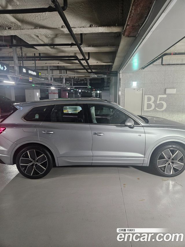 Volkswagen Touareg 3.0 TDI R-Line — пробег 20 км — фото 3 из 5