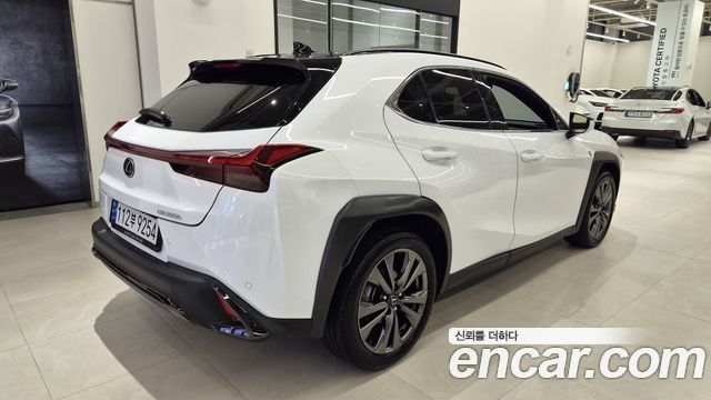 Lexus UX 2.0 F-Sport 2WD — пробег 11 236 км — фото 2 из 5