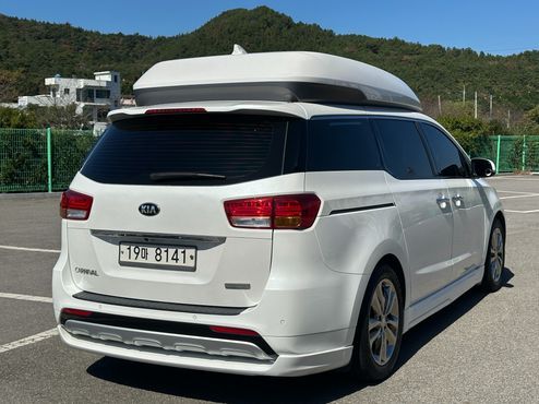 Kia Carnival 9-seater Hi-Limousine Prestige — пробег 210 000 км — фото 3 из 5