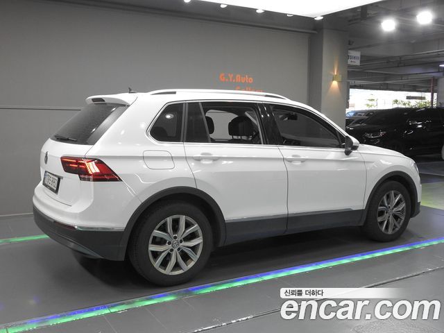 Volkswagen Tiguan 2.0 TDI Premium — пробег 101 615 км — фото 2 из 5
