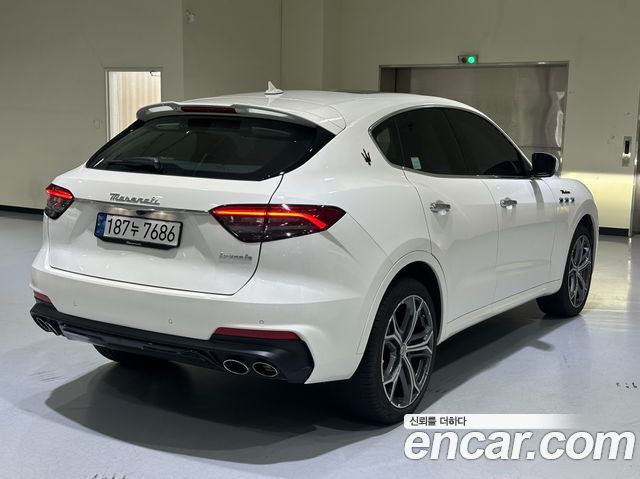 Maserati Levante 3.0 S AWD Modena — пробег 6 280 км — фото 2 из 5