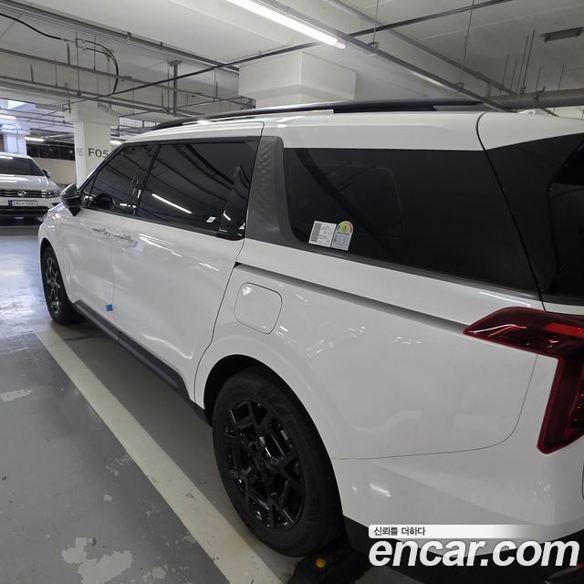Kia Carnival HEV 9seater Signature — пробег 1 305 км — фото 2 из 5