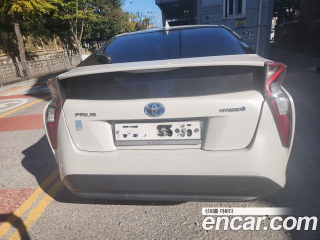 Toyota Prius 1.8 E — пробег 108 000 км — фото 4 из 5
