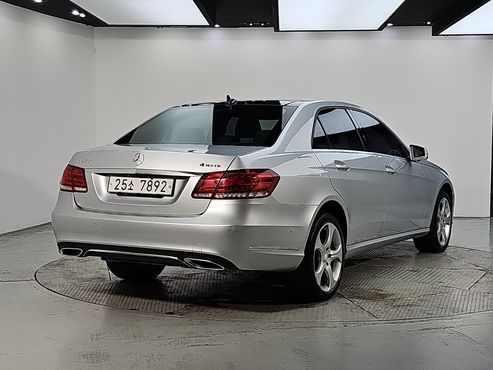 Mercedes-Benz E-Class E350 4MATIC Avantgarde — пробег 118 121 км — фото 4 из 5