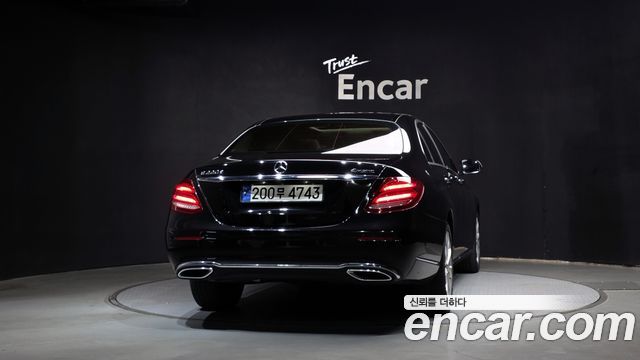 Mercedes-Benz E-Class E220d 4MATIC Exclusive — пробег 141 440 км — фото 4 из 5