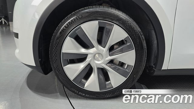 Tesla Model Y RWD — пробег 29 555 км — фото 5 из 5