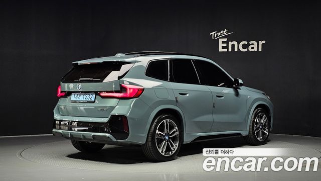 BMW iX1 xDrive 30 M Sport — пробег 70 590 км — фото 2 из 5