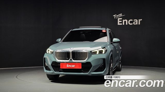BMW iX1 xDrive 30 M Sport — пробег 70 590 км — фото 3 из 5