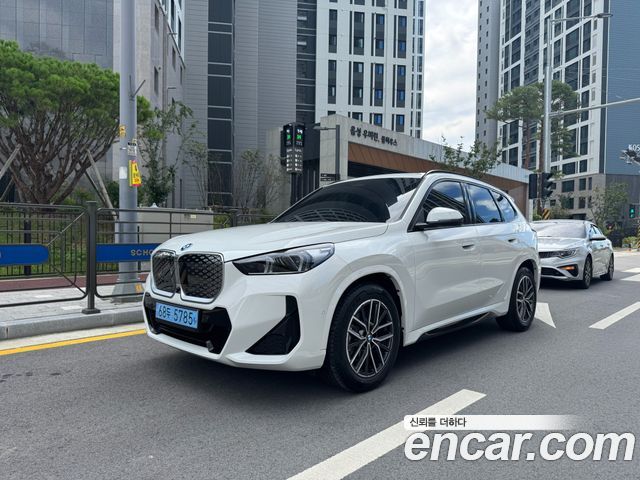BMW iX1 eDrive 20 M Sport — пробег 524 км — фото 2 из 5