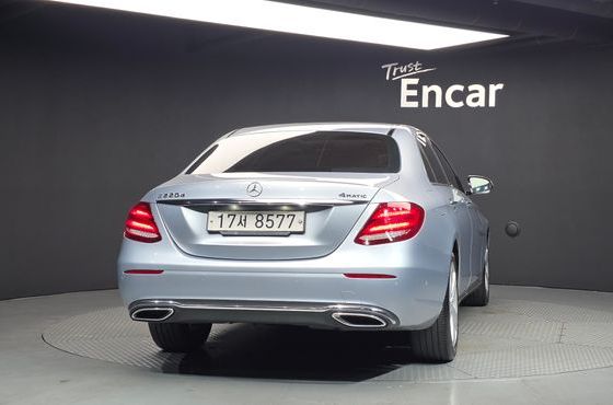Mercedes-Benz E-Class E220d 4MATIC Avantgarde — пробег 129 613 км — фото 4 из 5