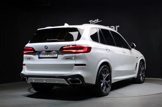 BMW X5 xDrive 45e M Sport — пробег 81 137 км — фото 2 из 5