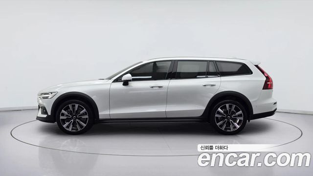 Volvo V60 B5 Ultra AWD — пробег 280 км — фото 3 из 5