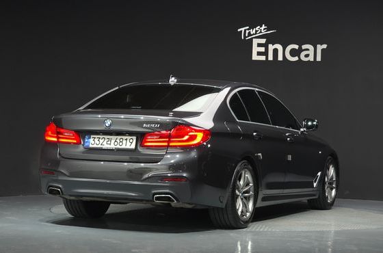 BMW 5-Series 520i M Sport — пробег 70 282 км — фото 2 из 5