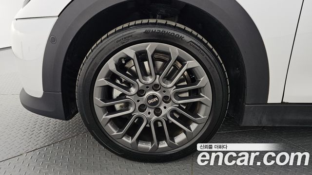 Mini Cooper 5Door Essential — пробег 9 133 км — фото 5 из 5
