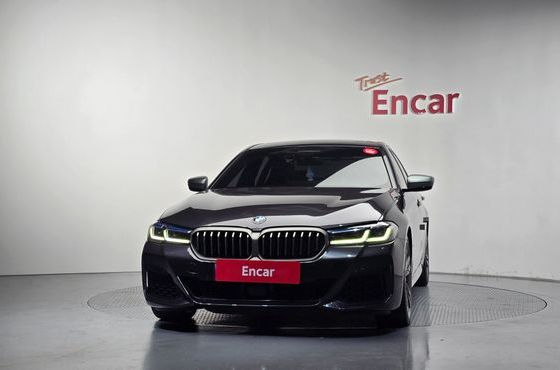 BMW 5-Series M550i xDrive — пробег 99 070 км — фото 3 из 5