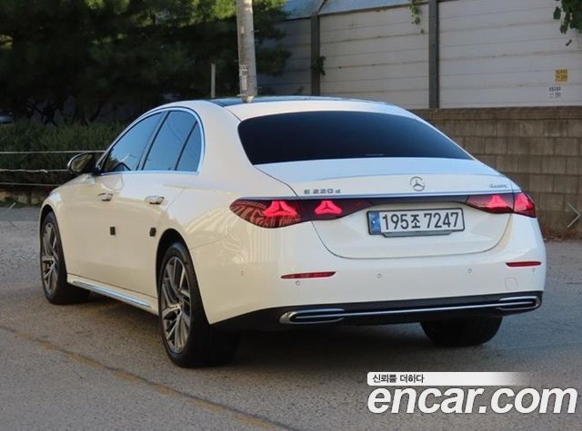 Mercedes-Benz E-Class E220d 4MATIC Exclusive — пробег 32 227 км — фото 3 из 5