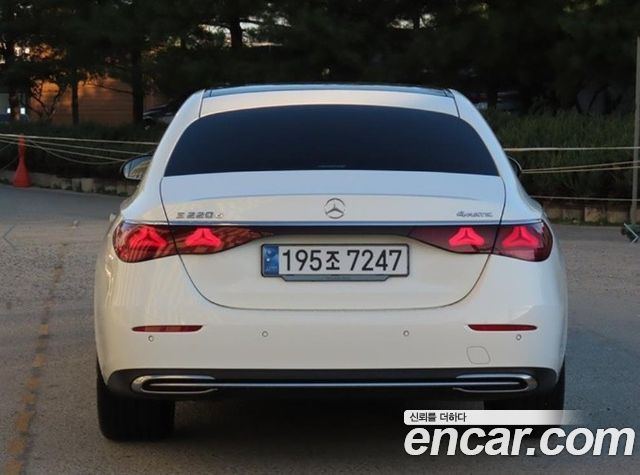 Mercedes-Benz E-Class E220d 4MATIC Exclusive — пробег 32 227 км — фото 4 из 5