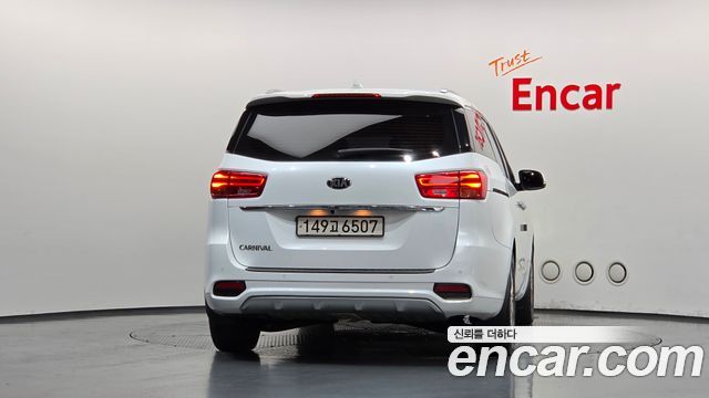 Kia Carnival из Кореи Encar